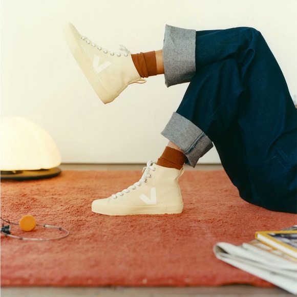 BNIB Veja Watta II Canvas in Butter size 41 - Picture 2 of 4